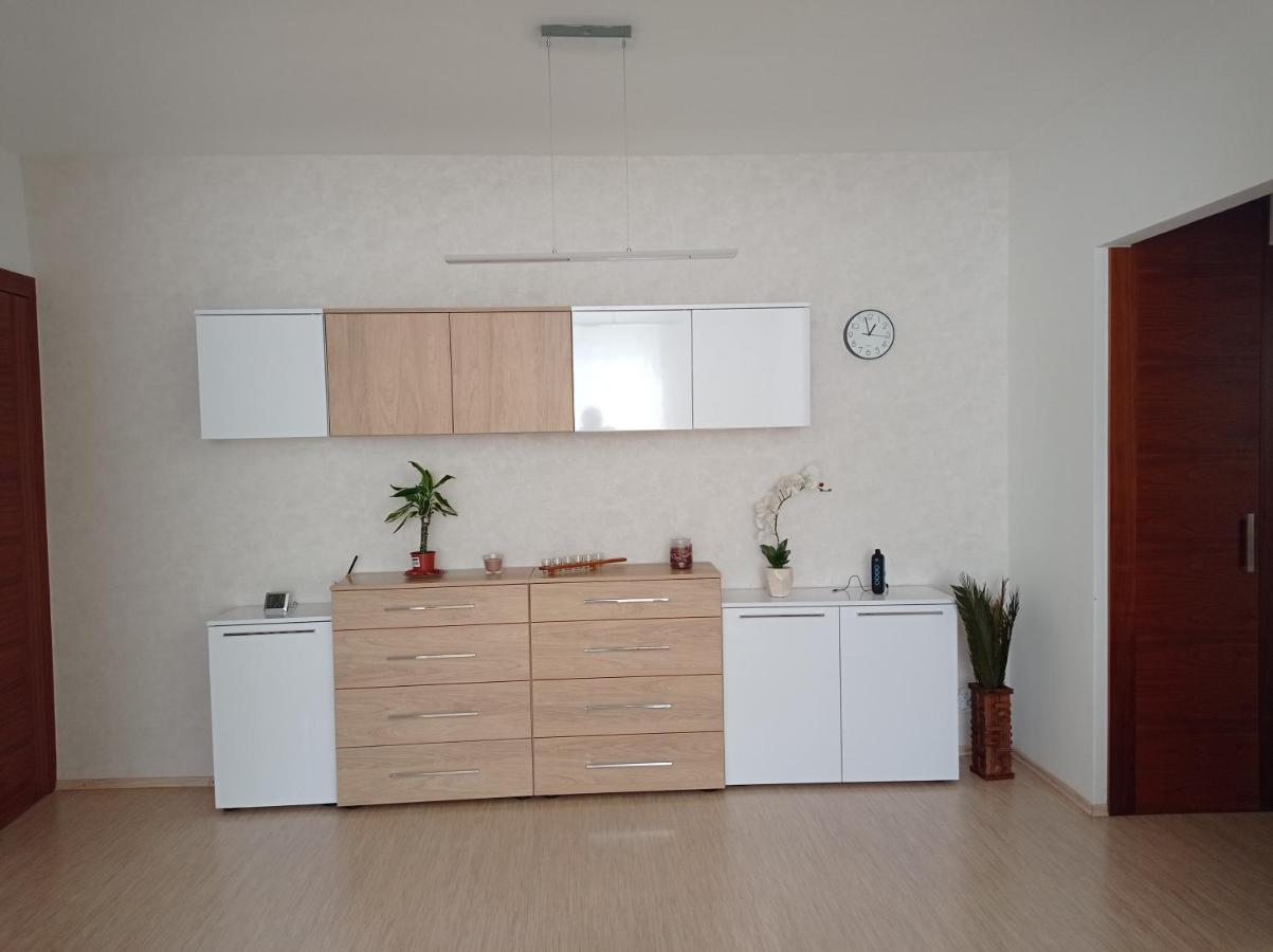Ferienwohnung Amazing Flat In Old Town With Large Balcony Pressburg Exterior foto