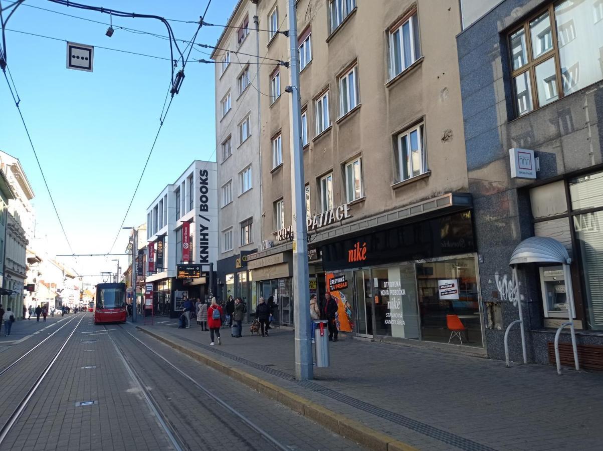 Ferienwohnung Amazing Flat In Old Town With Large Balcony Pressburg Exterior foto