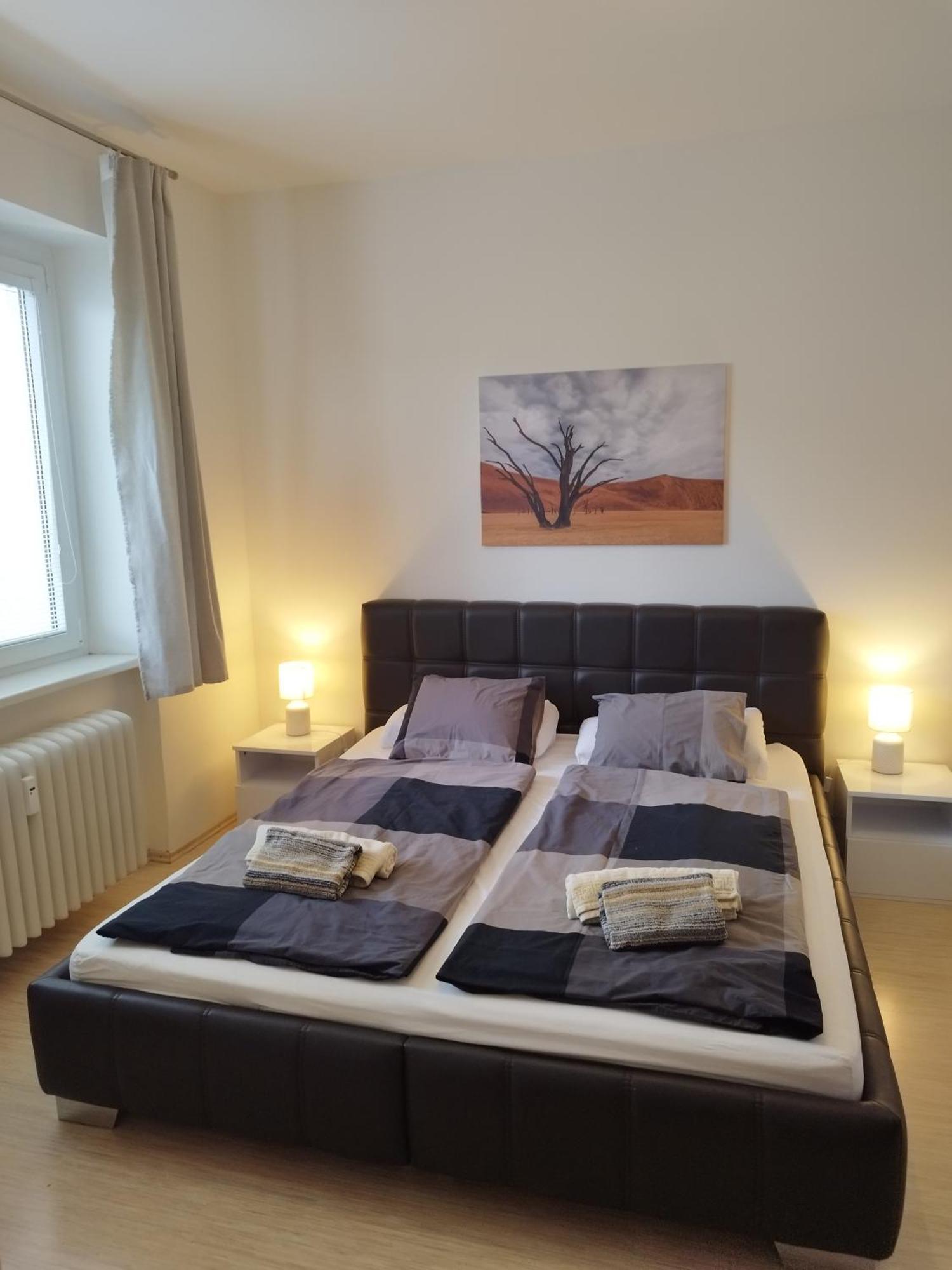Ferienwohnung Amazing Flat In Old Town With Large Balcony Pressburg Exterior foto
